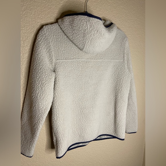 Patagonia Women's White Fleece Jacket with Navy Trim - Picture 2 of 4
